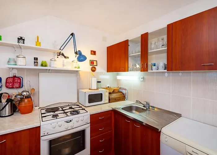With Parking Space Rovanjska, Paklenica - 22989 Апартаменты Ясенице